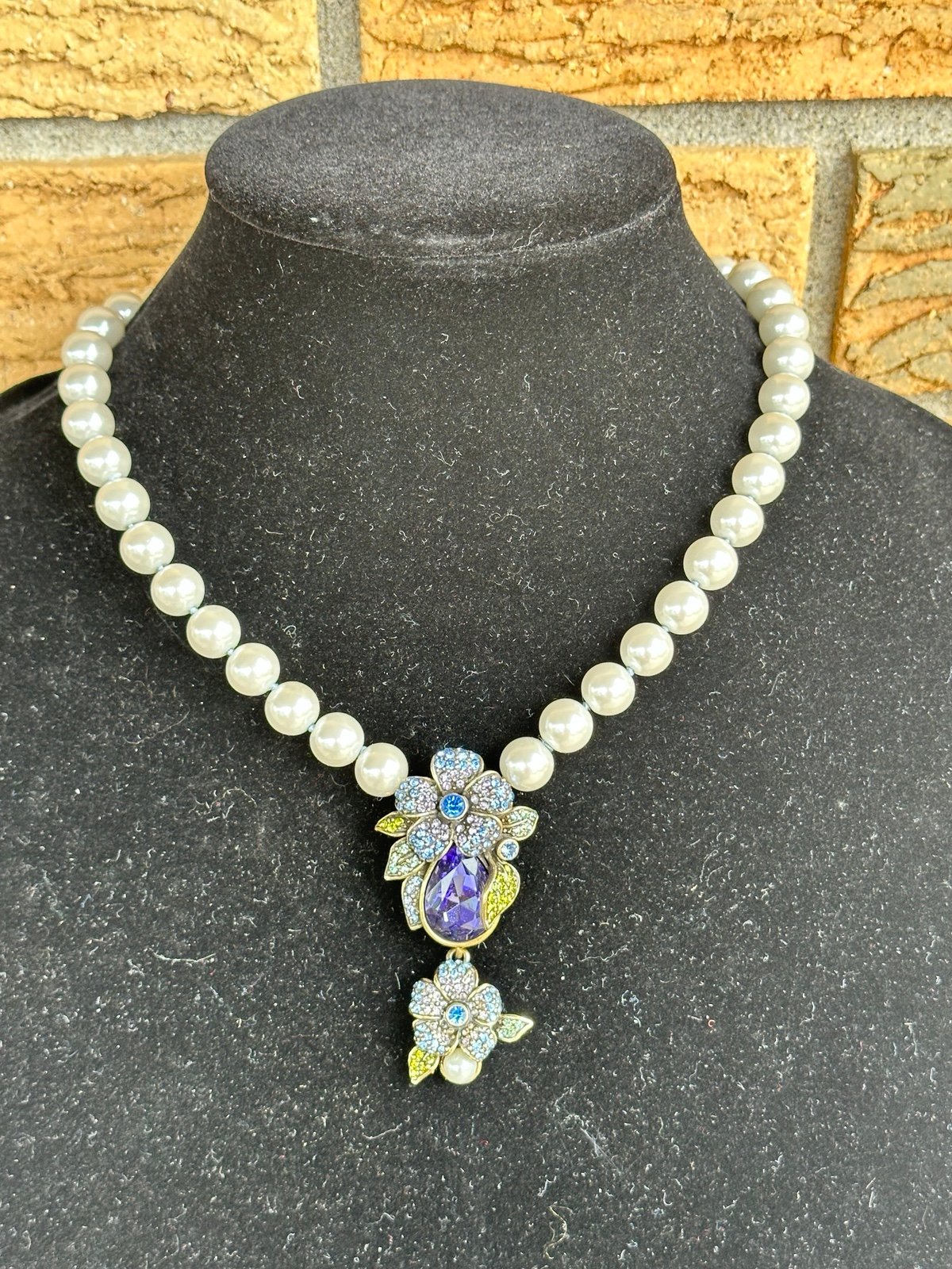 HEIDI DAUS Faux pearls & blue crystals flowers RUNWAY choker necklace