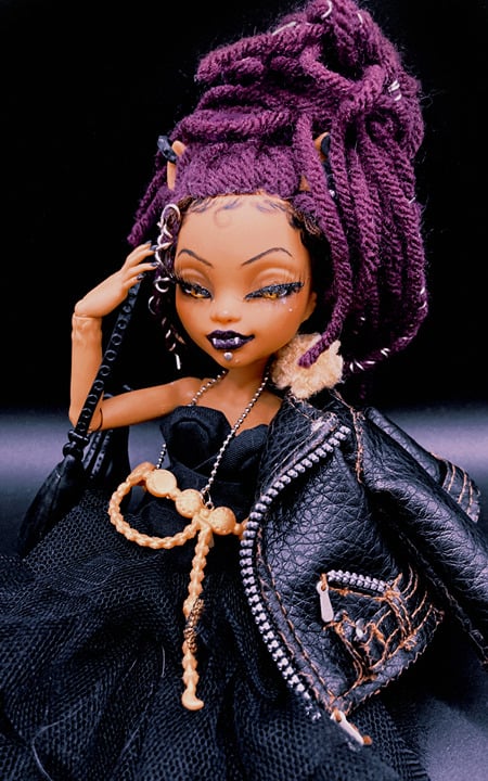 Monster High G3 Clawdeen Wolf Repaint Doll + Accessories