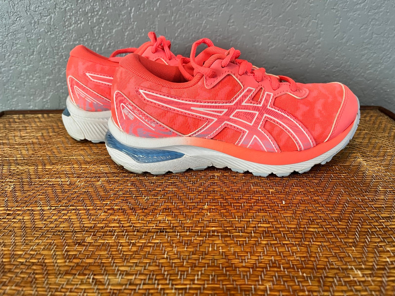 Asics Gel-Cumulus 23 Running Shoes Size 1.5 Coral Sneakers