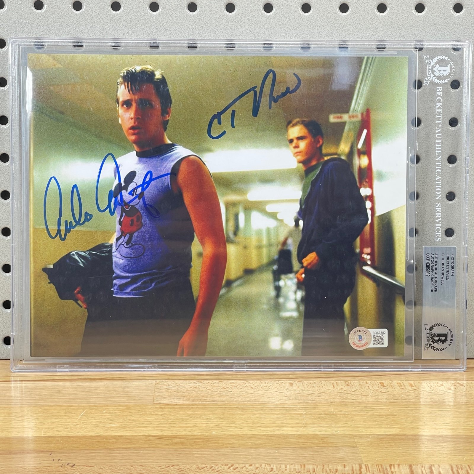 C. THOMAS HOWELL & EMILIO ESTEVEZ Signed The Outsiders 8x10 Photo Beckett SLAB