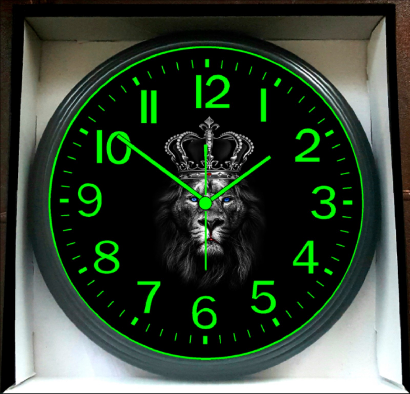 King of the Jungle Lion Glow In The Dark Wall Clock New!