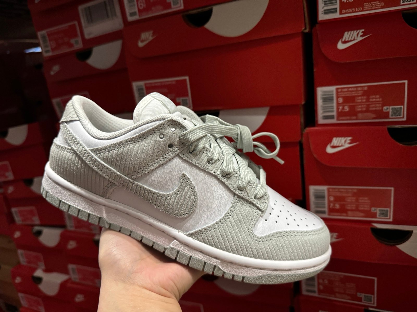 FN7658-100 Nike Dunk Low Light Silver Corduroy 9.5W