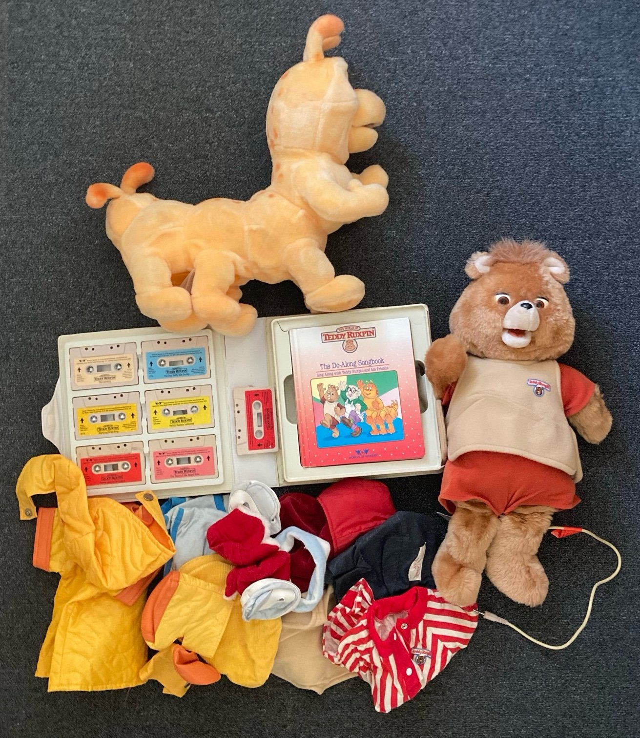 Teddy Ruxpin with Grubby, Cord, Matching Books & Cassettes, Clothes