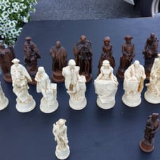 Revolutionary war chess pieces