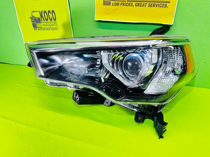2014 - 2020 TOYOTA 4RUNNER HALOGEN HEADLIGHT LEFT DRIVER SIDE OEM SOLD AS IS.