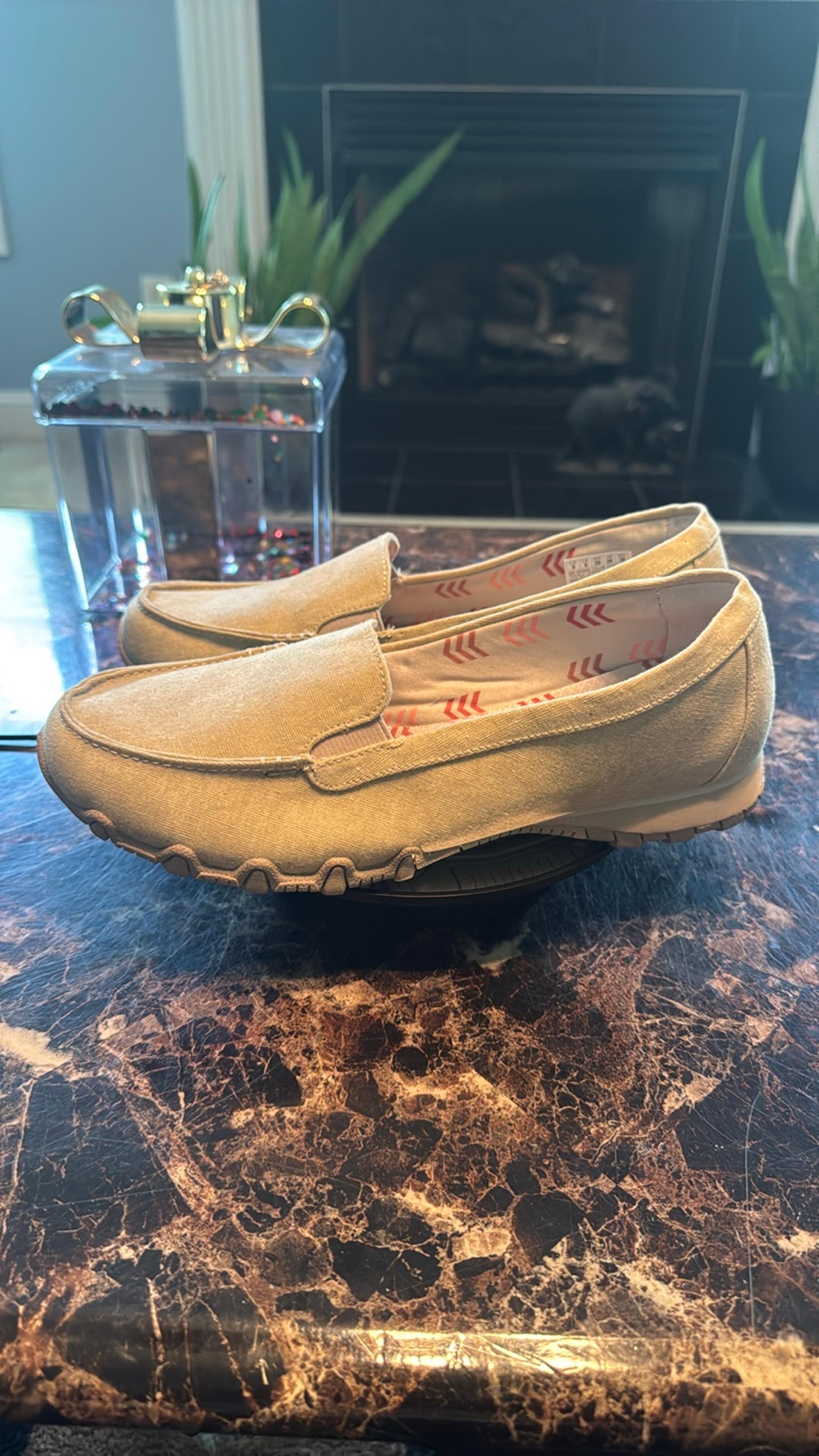 NWOB Skechers Relaxed Fit Bikers Hypen Slip-On Loafers Women’s Size 9
