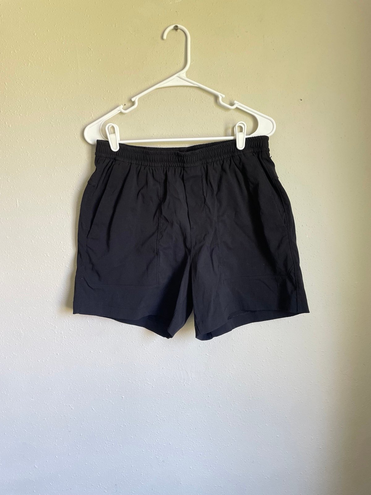Lululemon men’s shorts black