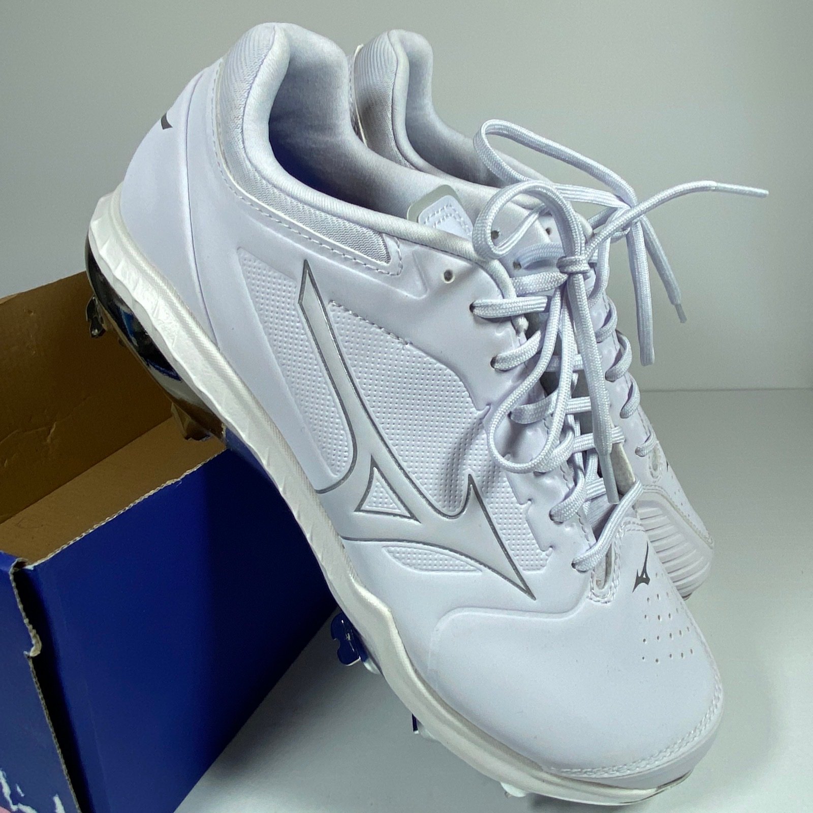 Mizuno Sweep 5 Metallic Women''s Softball Cleats White Sz 7.5 BNIB