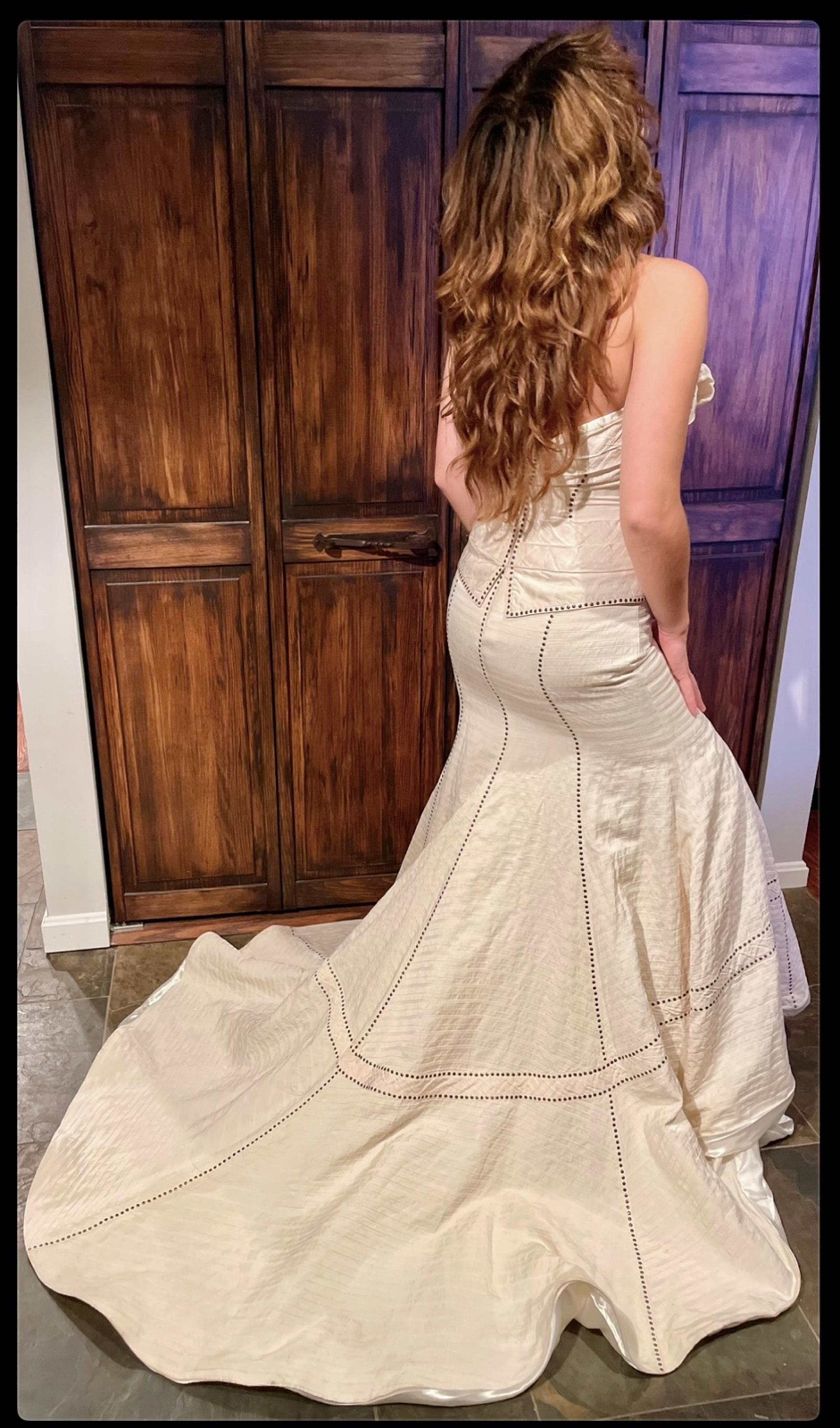 ❤️ La Fleur Anne Barge Bridal Silk Bronze Brass Rivet Studded Wedding Dress 6