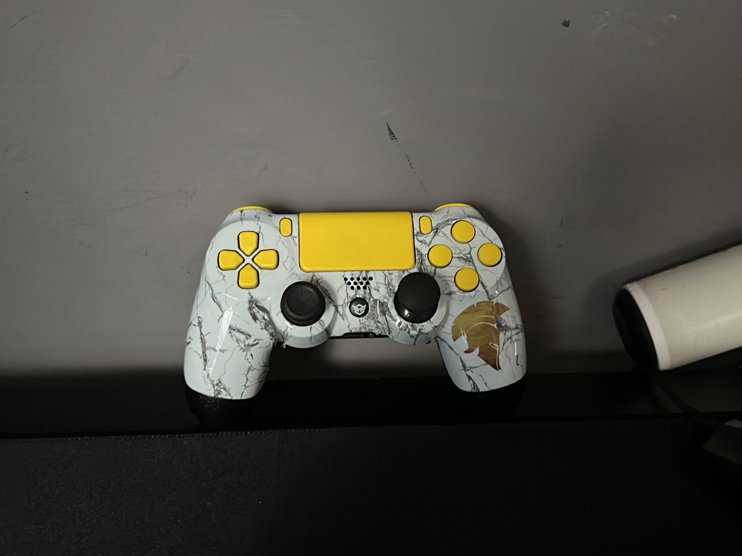 PS4 controller