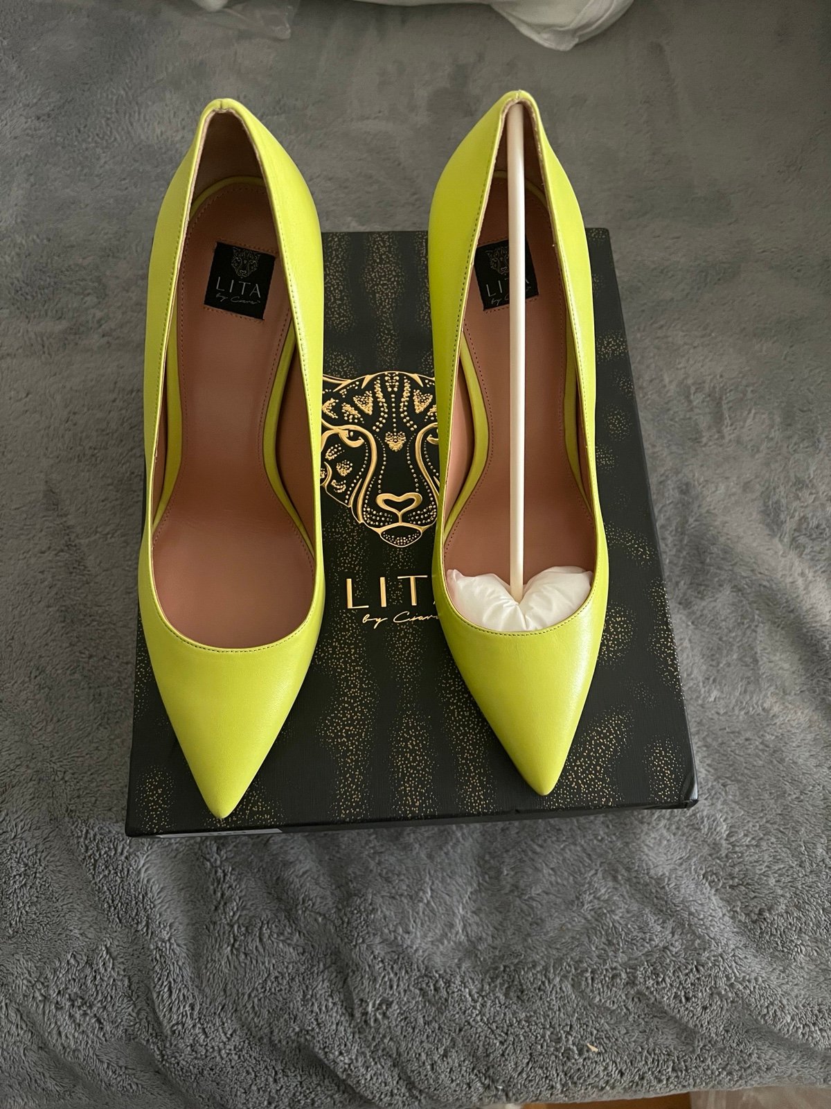 Lita by Ciara Solid Point Toe Pump