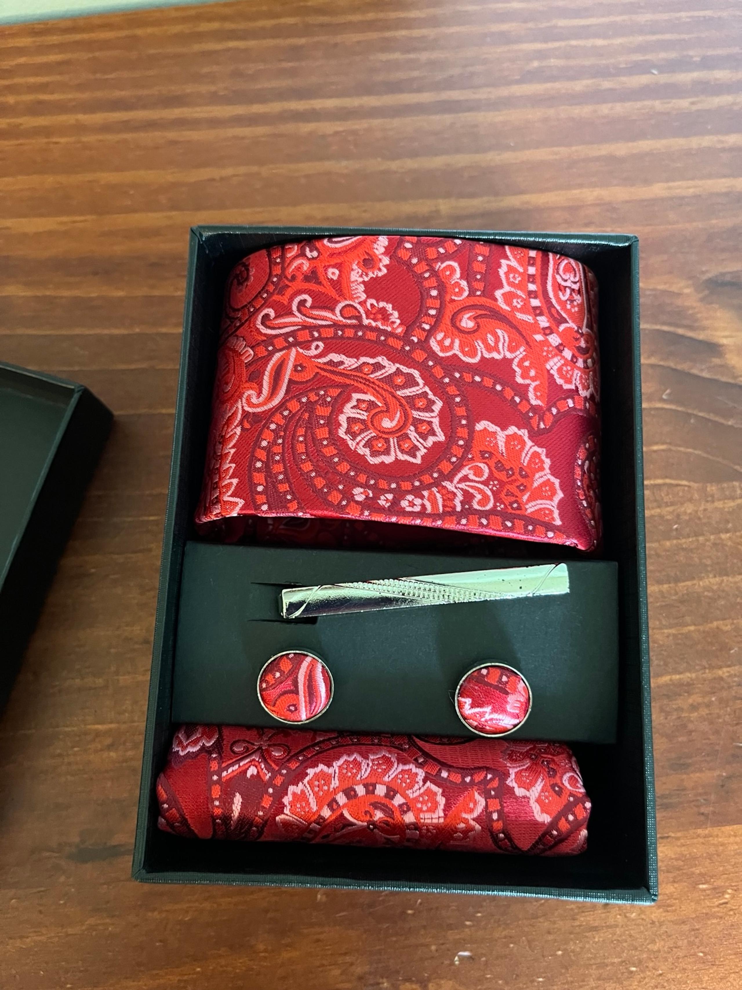 Men’s Red Paisley Tie Set