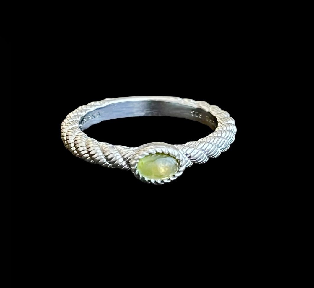 Judith Ripka sterling silver peridot ring Size 10.5