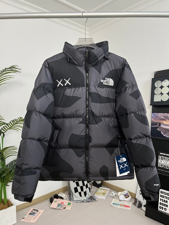 Camouflage down jacket