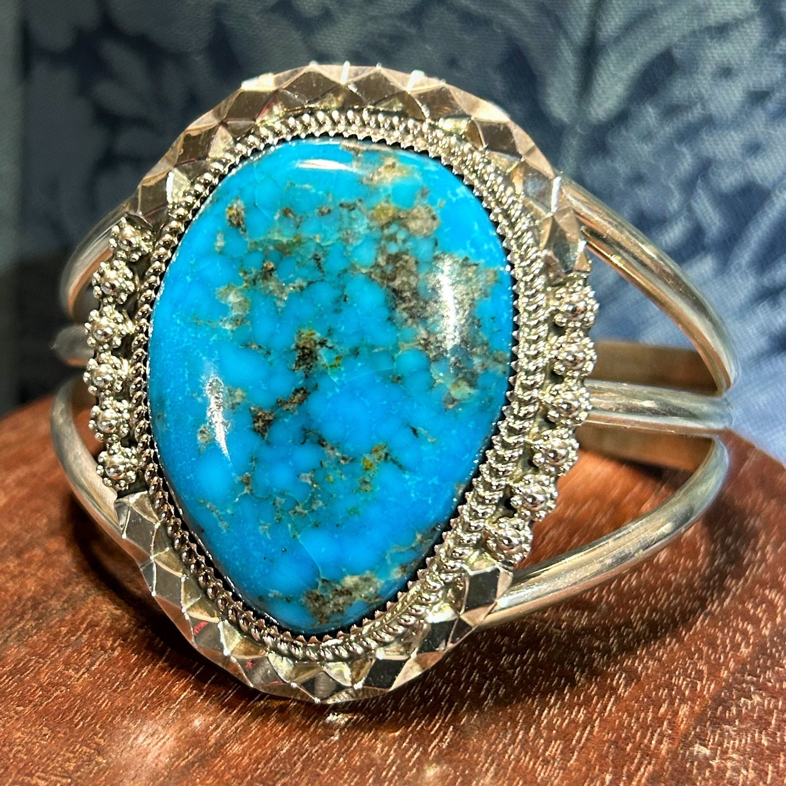 SIGNED LESLIE NEZ HUGE DEEP BLUE FREEFORM TURQUOISE 925 STERLING CUFF