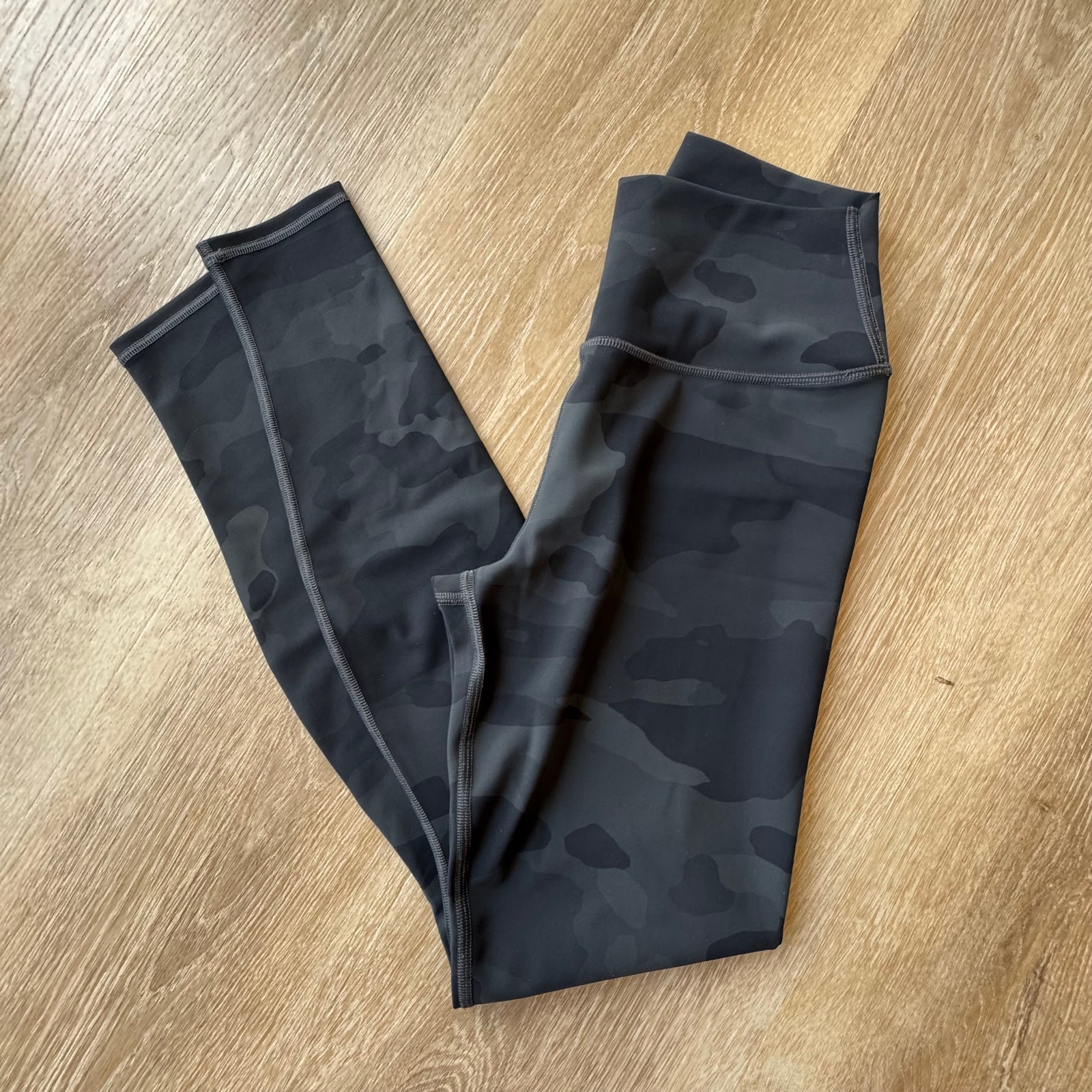 Alo High-Waist Camo Vapor Legging - Size M