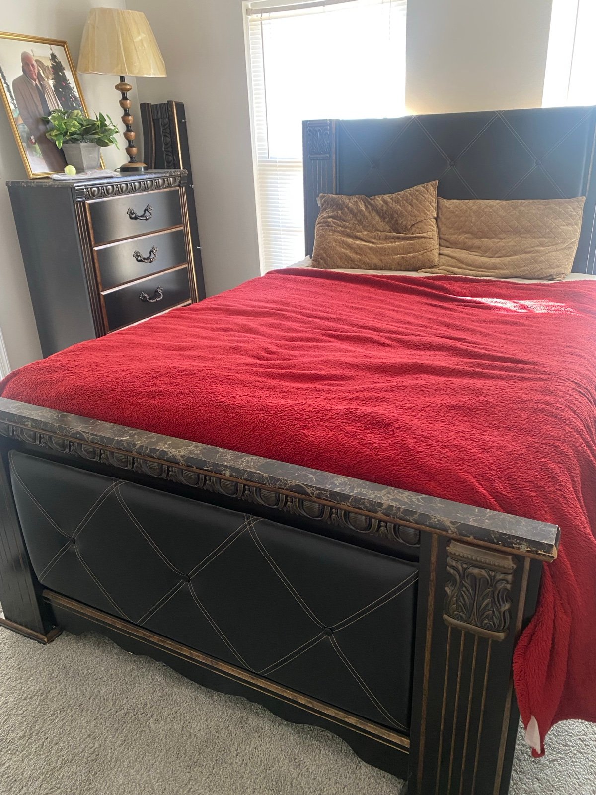 Queen bed & Vanity Set