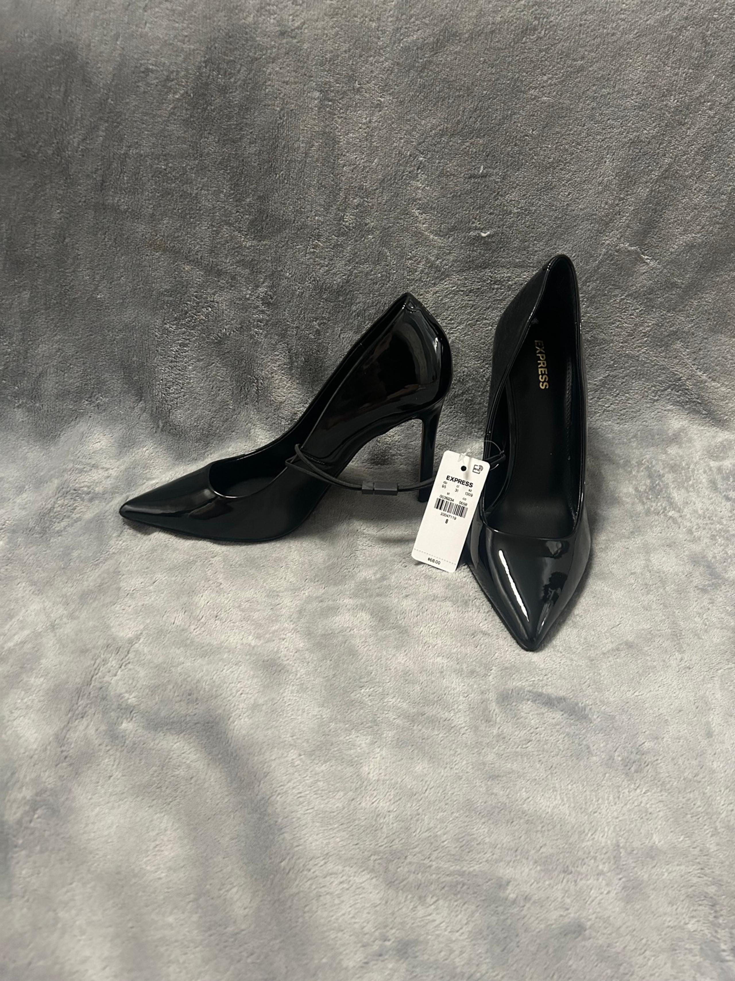 Express black Classic Pointed Toe Pumps heels size 8