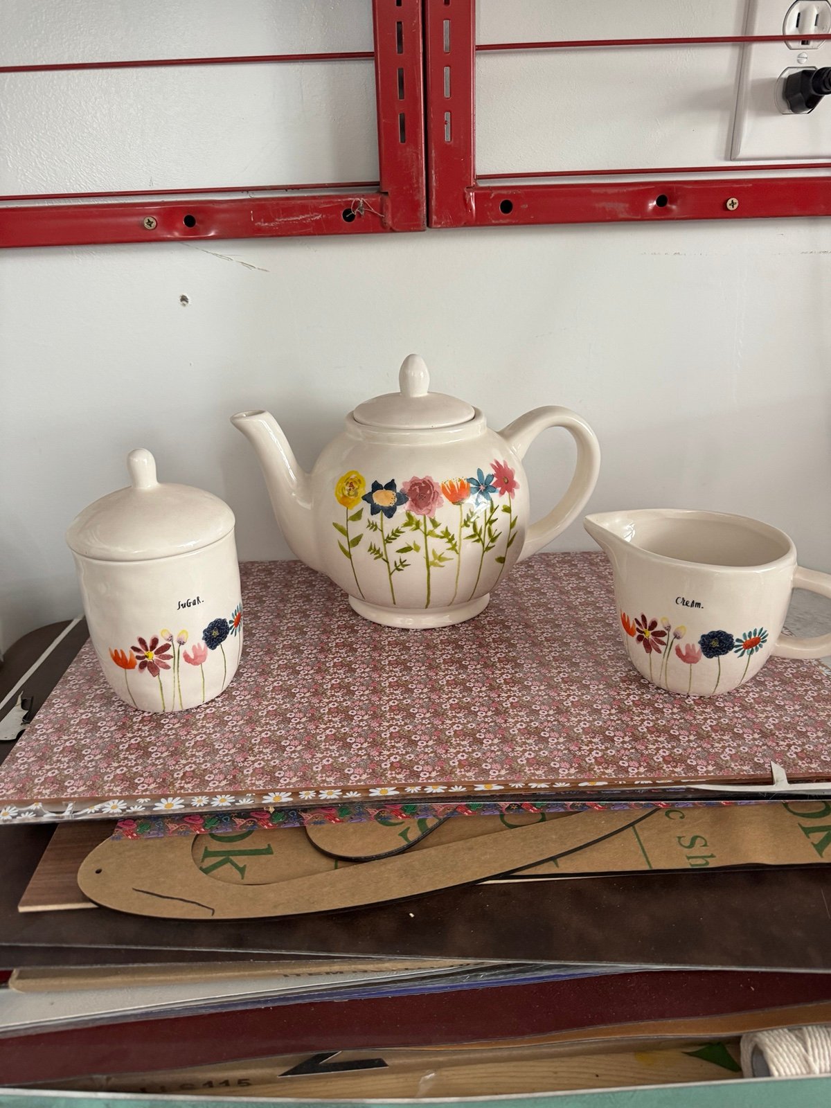 Rae Dunn tea pot Set