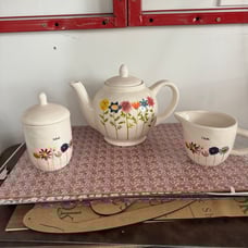 Rae Dunn tea pot Set