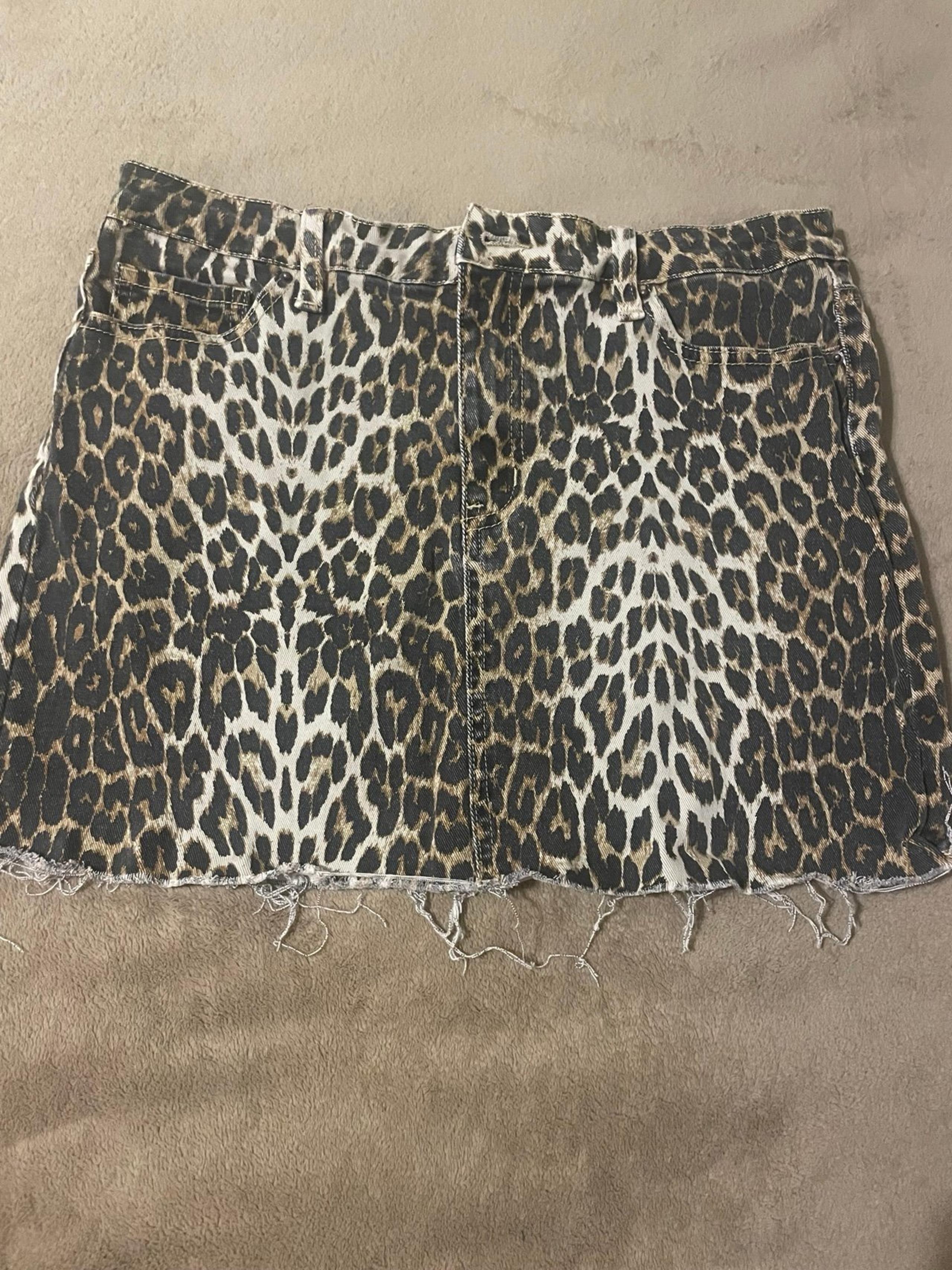 Angel kiss mini skirt teen size large