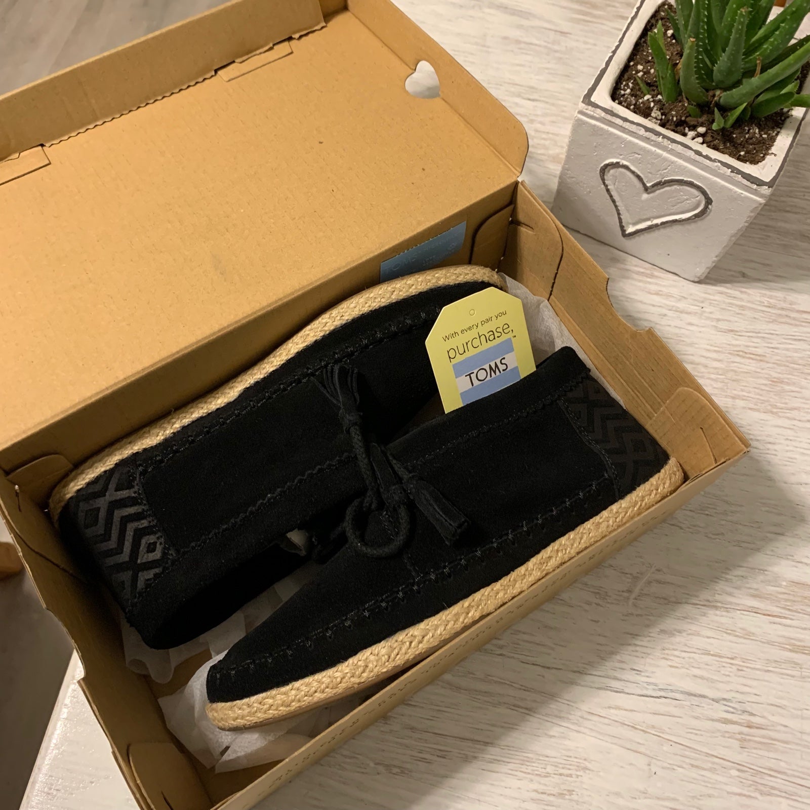 Toms Chukka Moccasin “Black Suede” • Women’s Sz 6.5