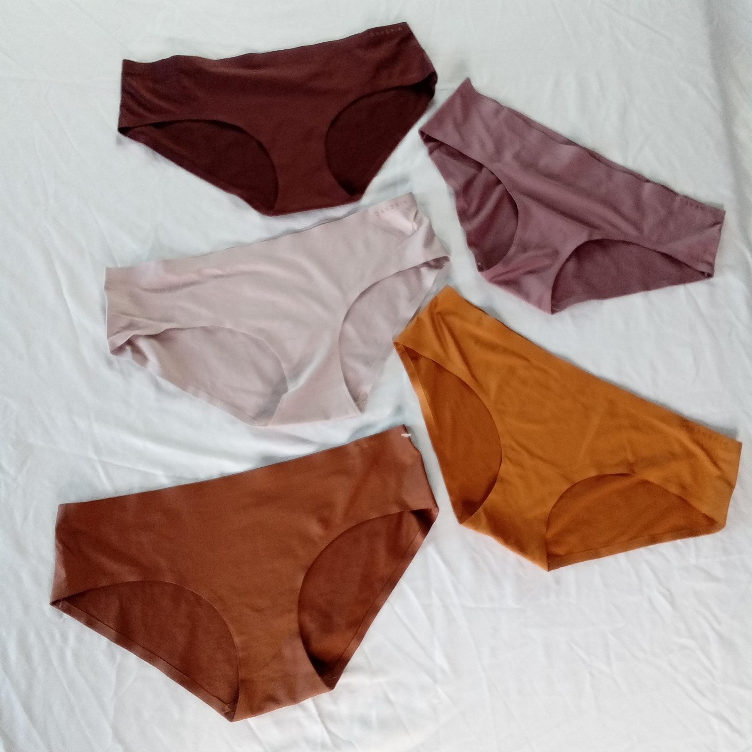 DANSKIN Silky Nylon No-Show 5 Pack Laser Edge Hip Hugger Panties NWOT Size M