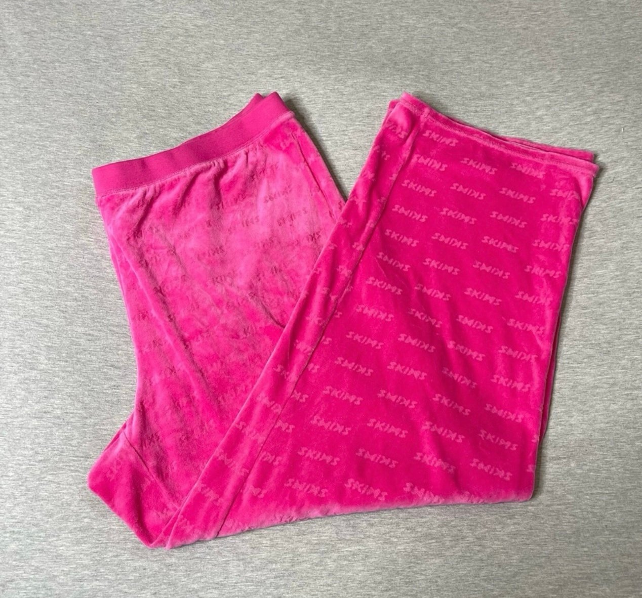 SKIMS PINK LOGO VELOUR PANTS