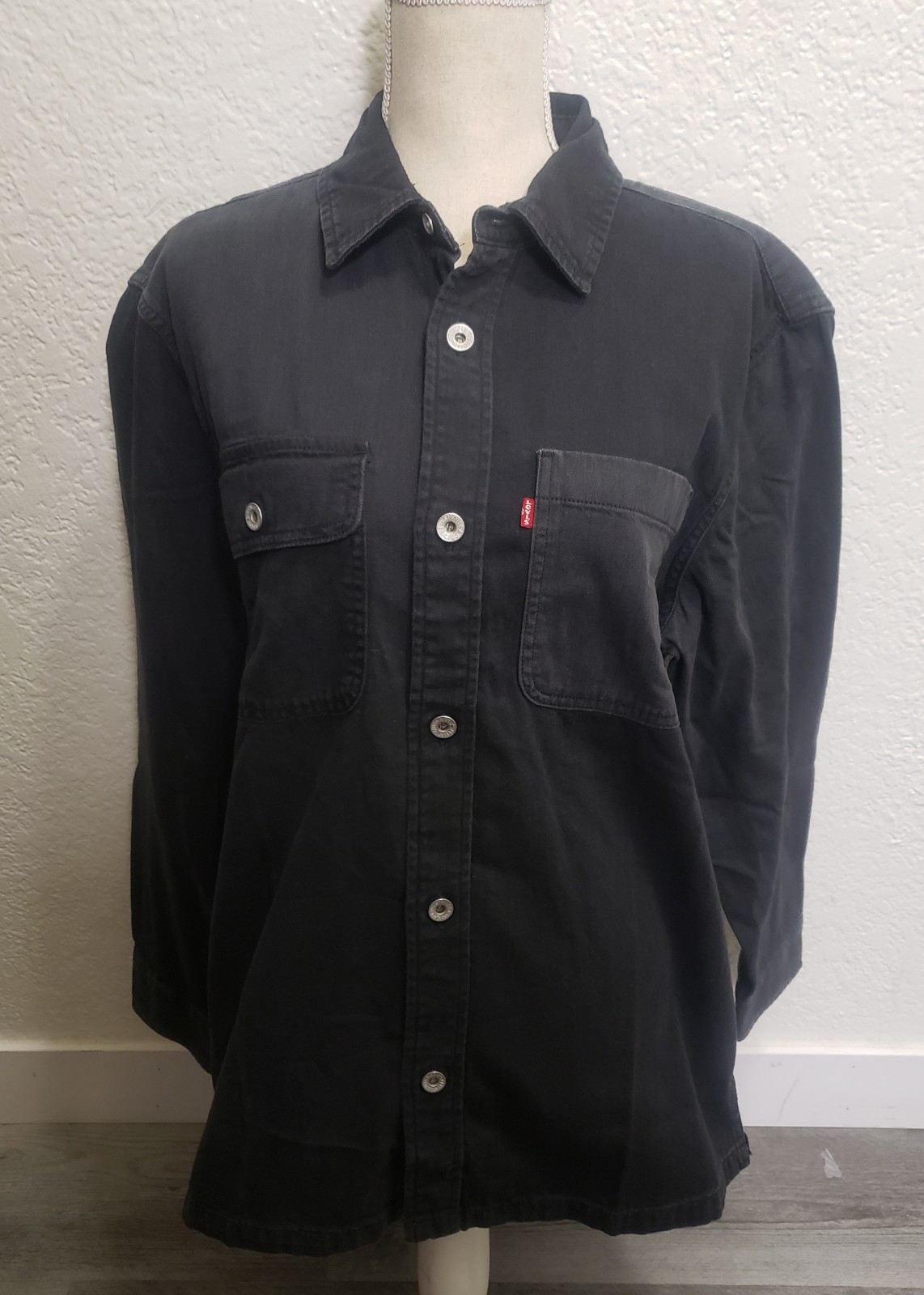 Mens Levi's Black Button Up long sleeved shirt size Medium