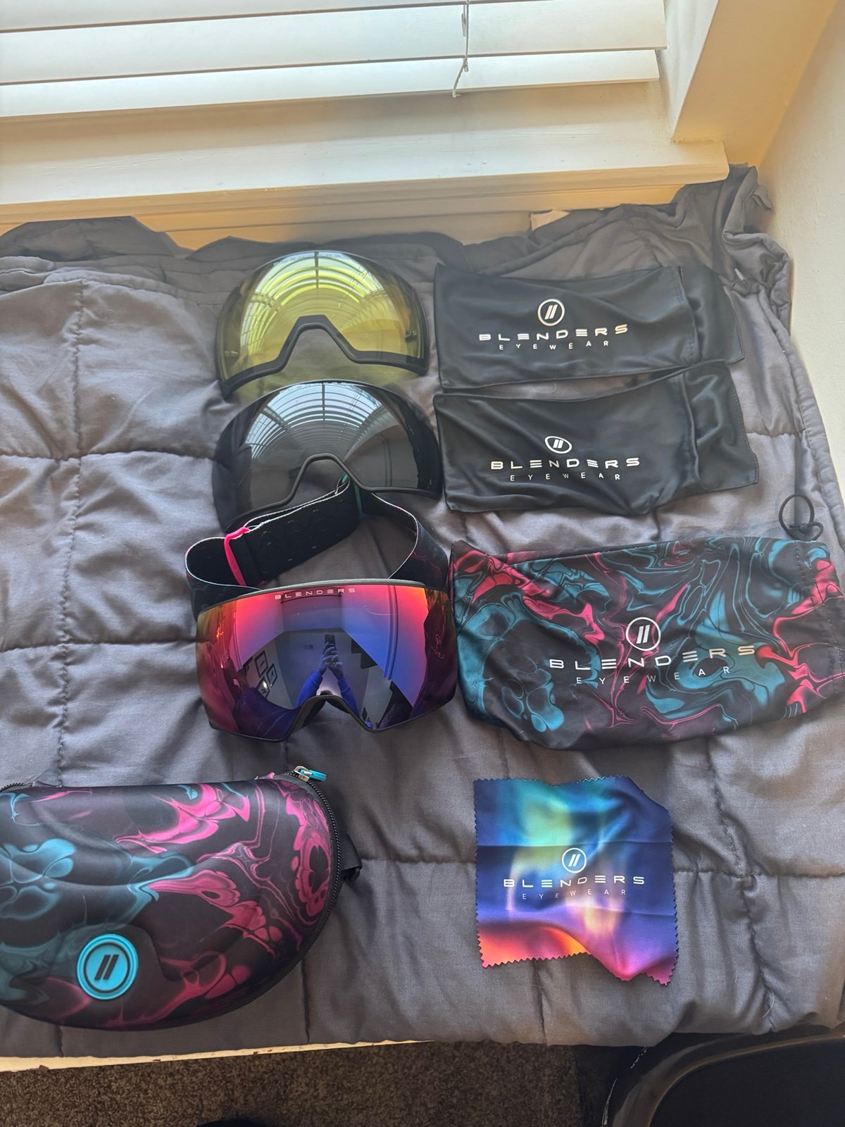 blenders snow goggles- Refurbished- LIMITED EDITION! with two extra lenses