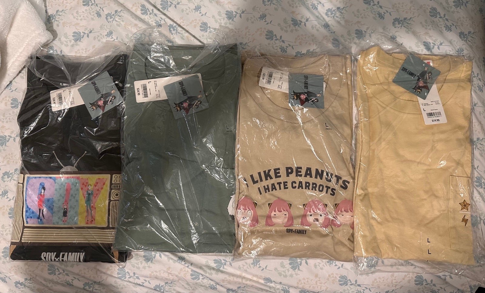 Spy Family x Uniqlo (Size Large)