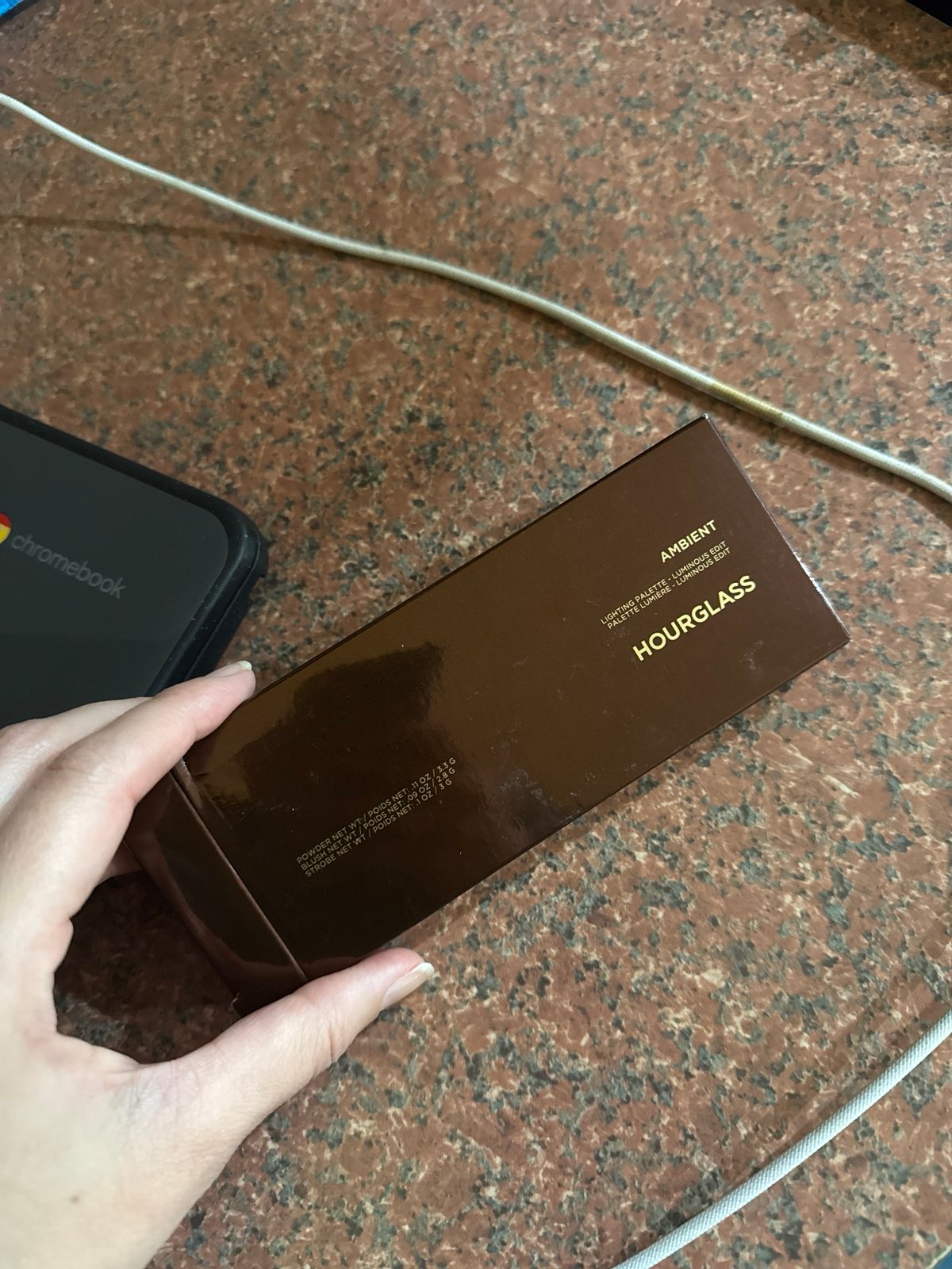 Hourglass lighting palette