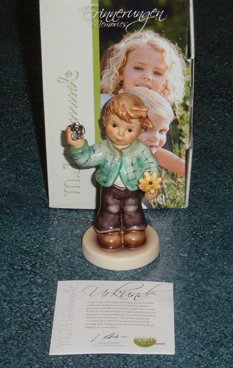 Sweetheart Goebel Hummel Collectible Figurine #2323 With Swarovski Crystal MIB