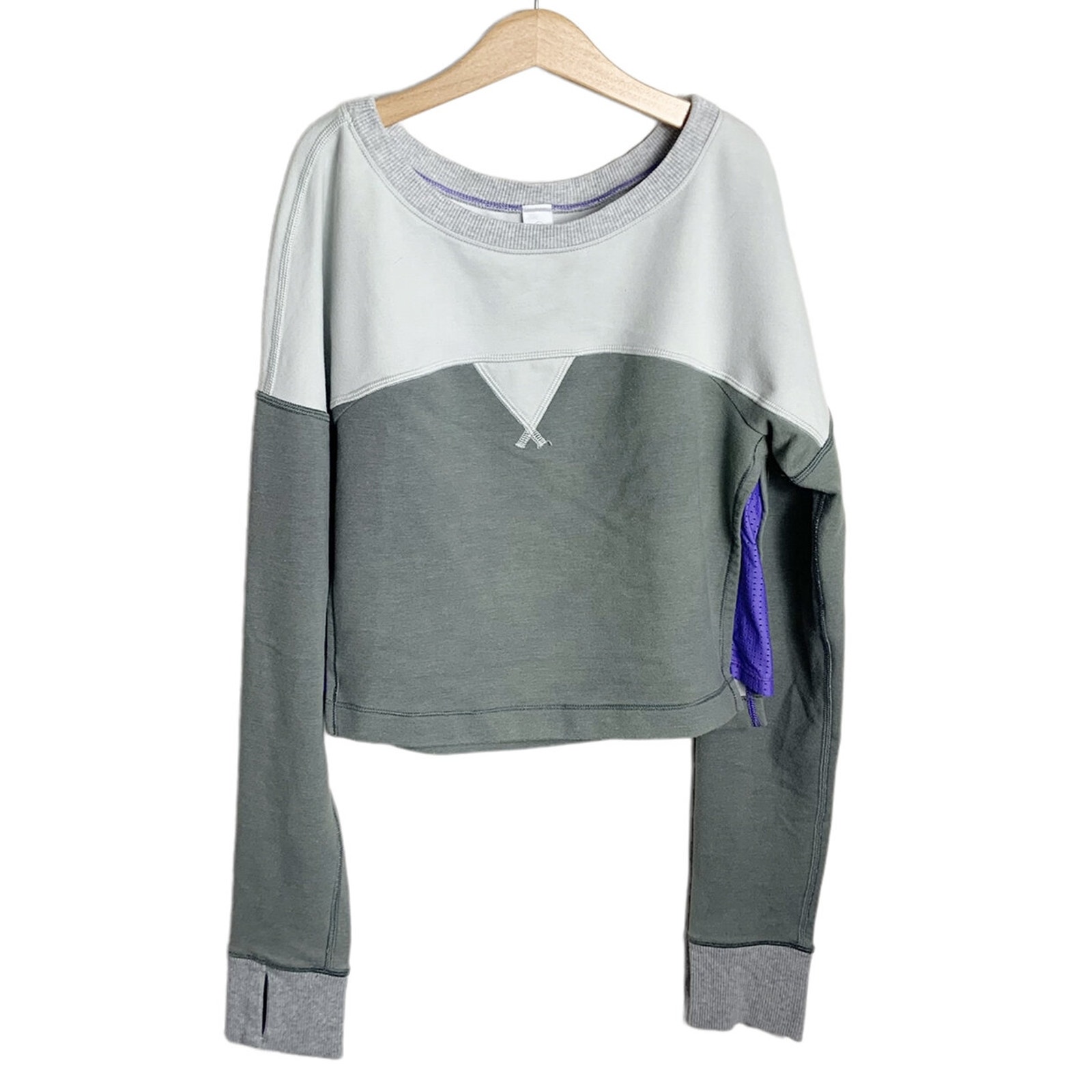 Ivivia Crop Sweatshirt