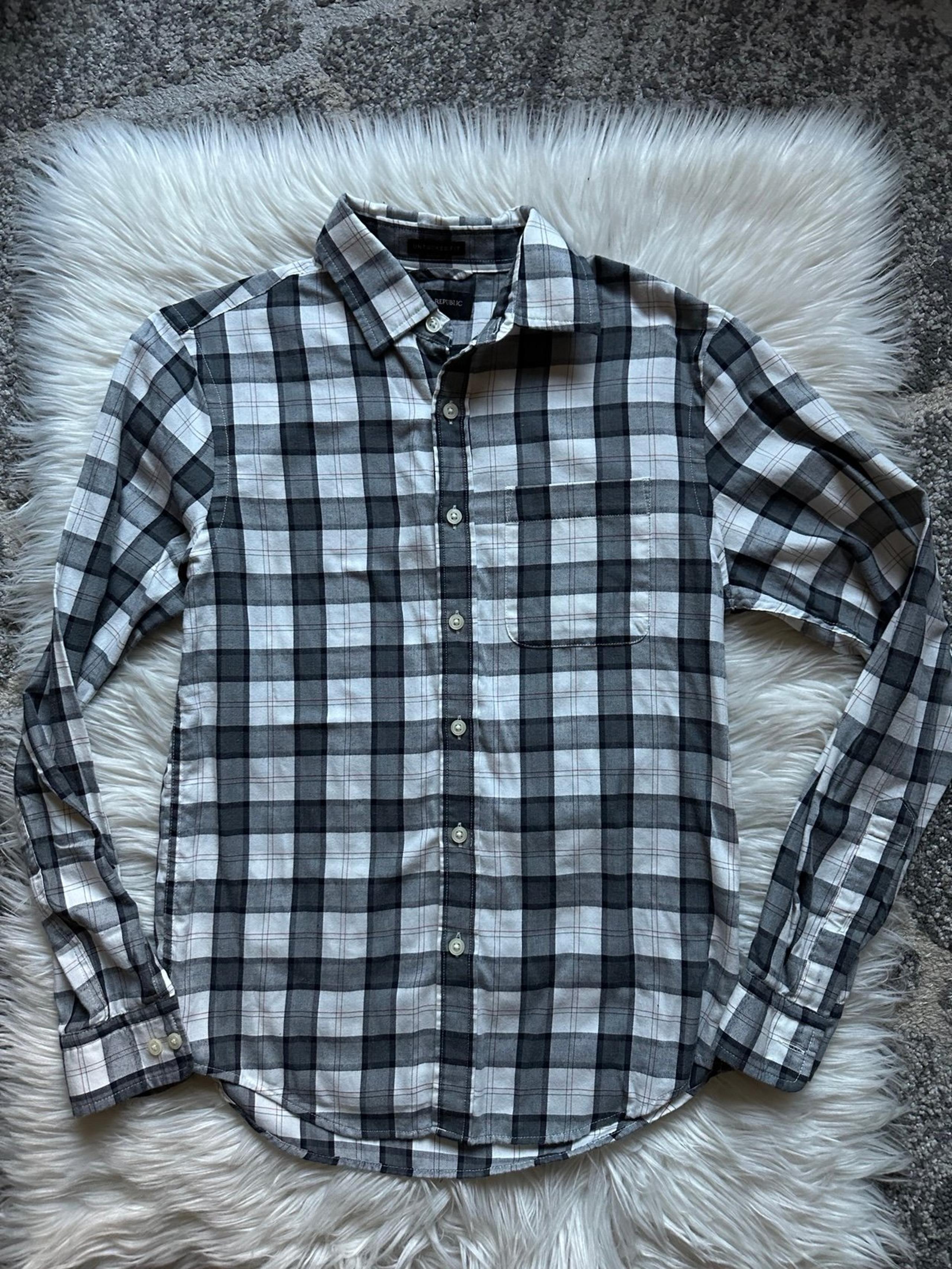 Banana Republic Untucked Fit plaid shirt