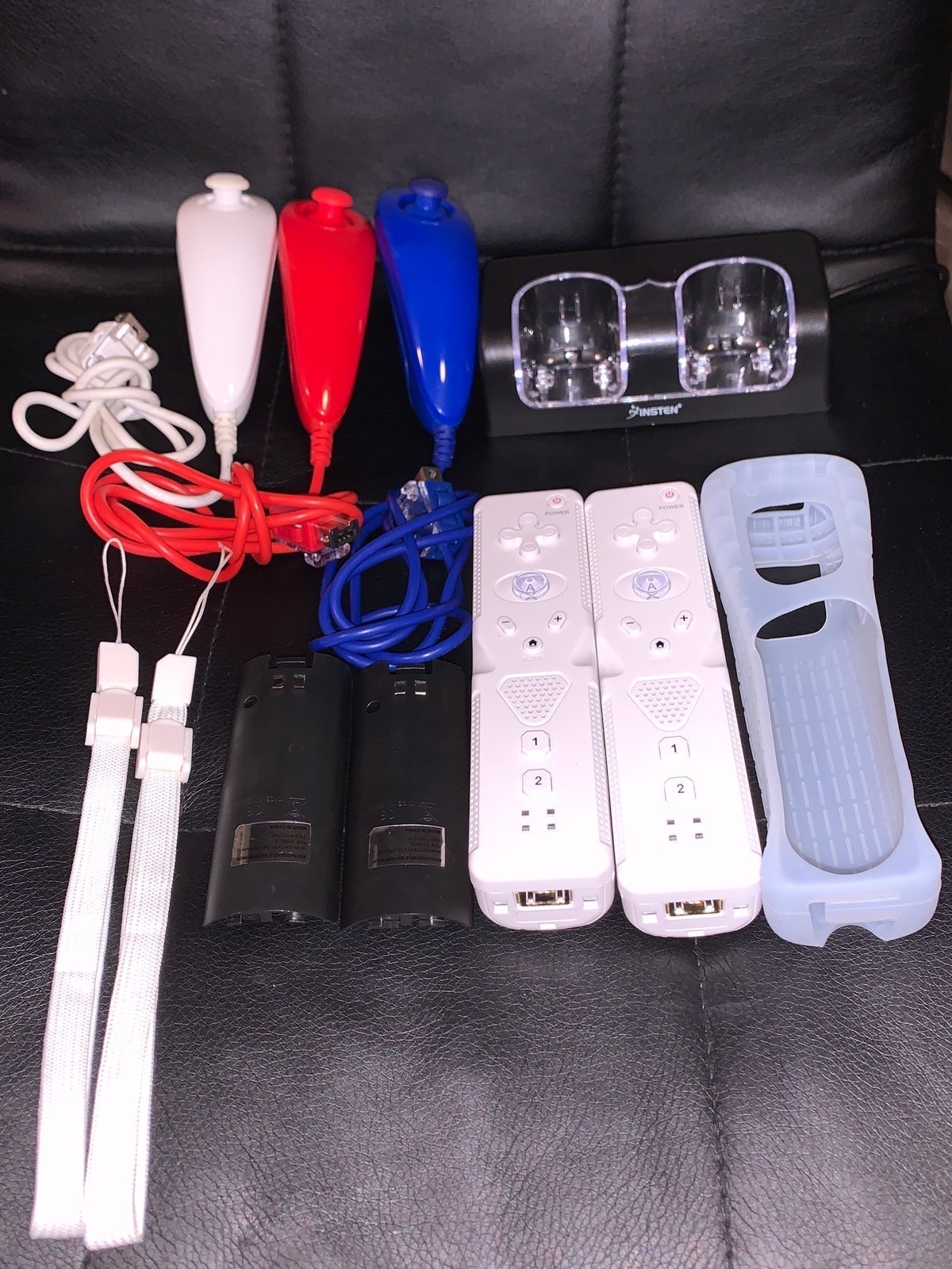 Nintendo Wii and Accessories (Wii does not play disk)