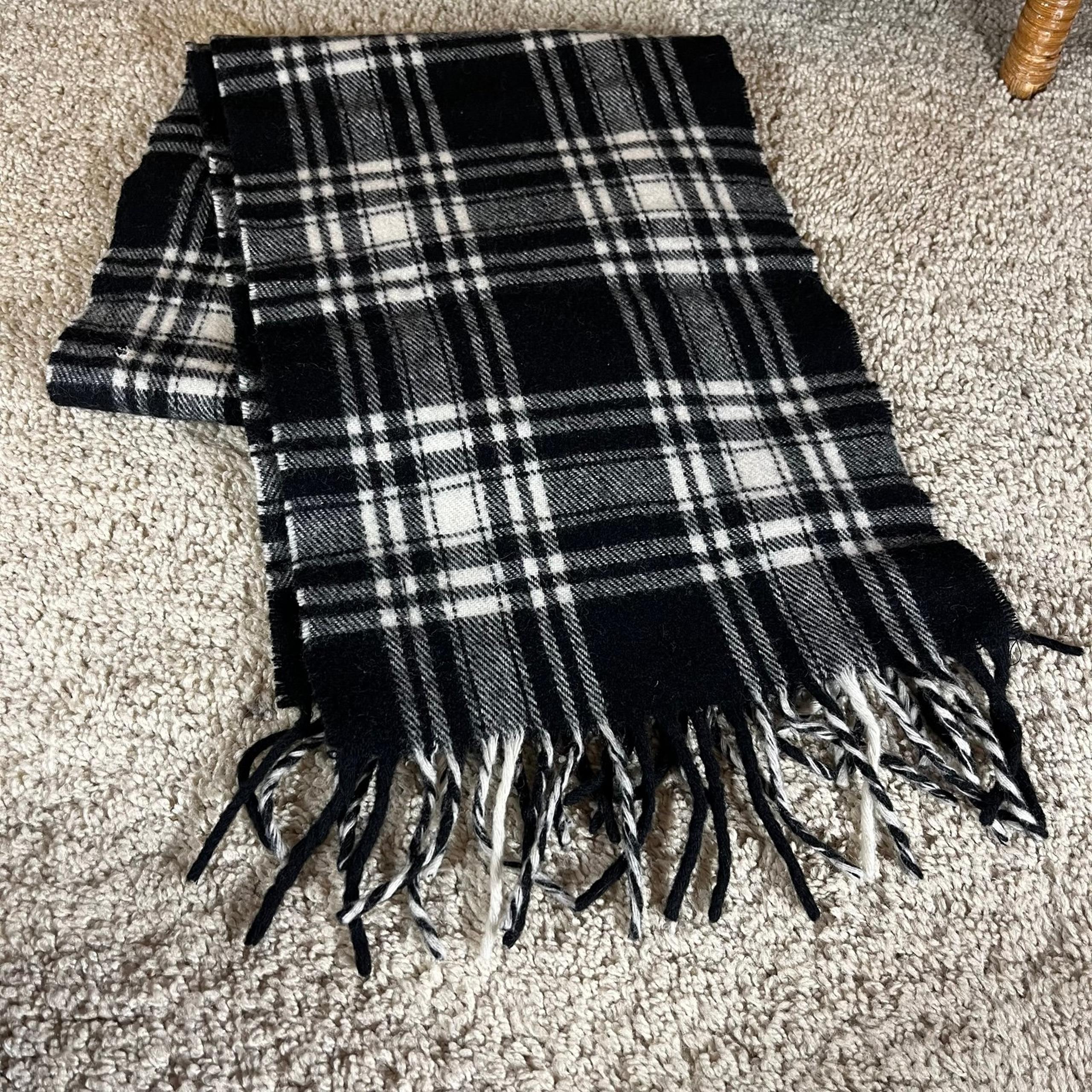 Vintage lambswool black and white wool plaid tartan scarf LIKE NEW NWOT G and L