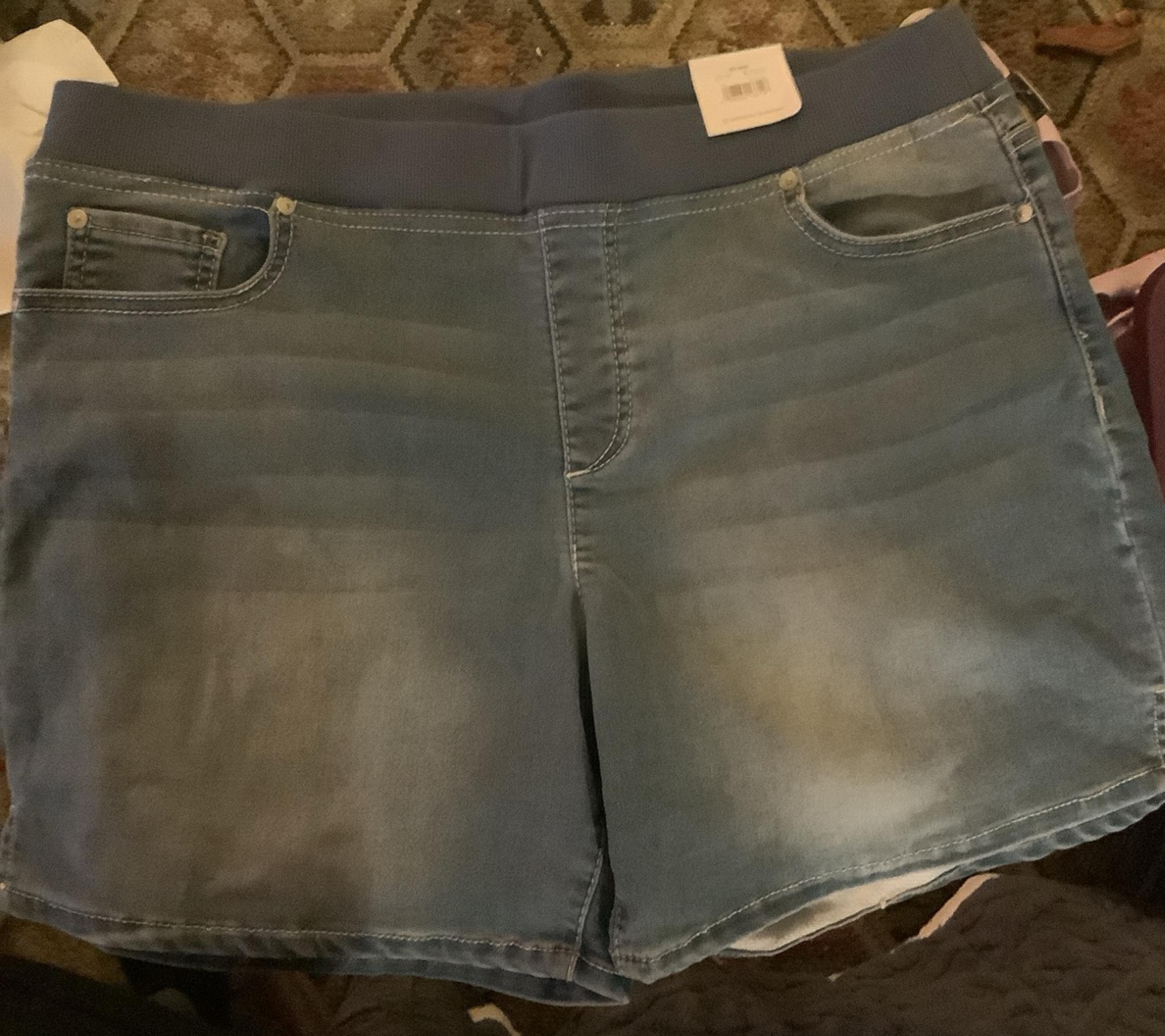 Women’s new denim knit shorts  14w
