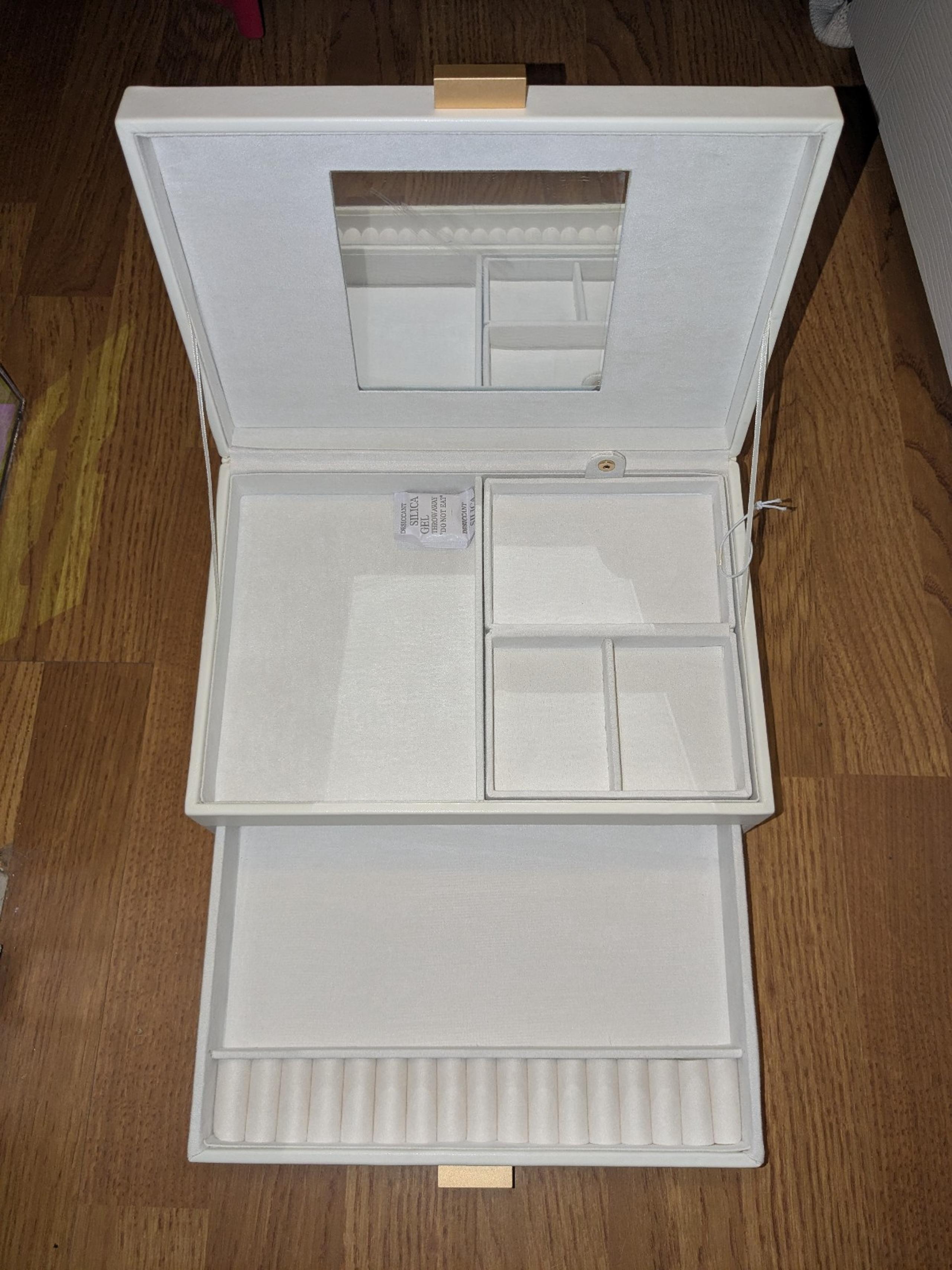 white jewelry box