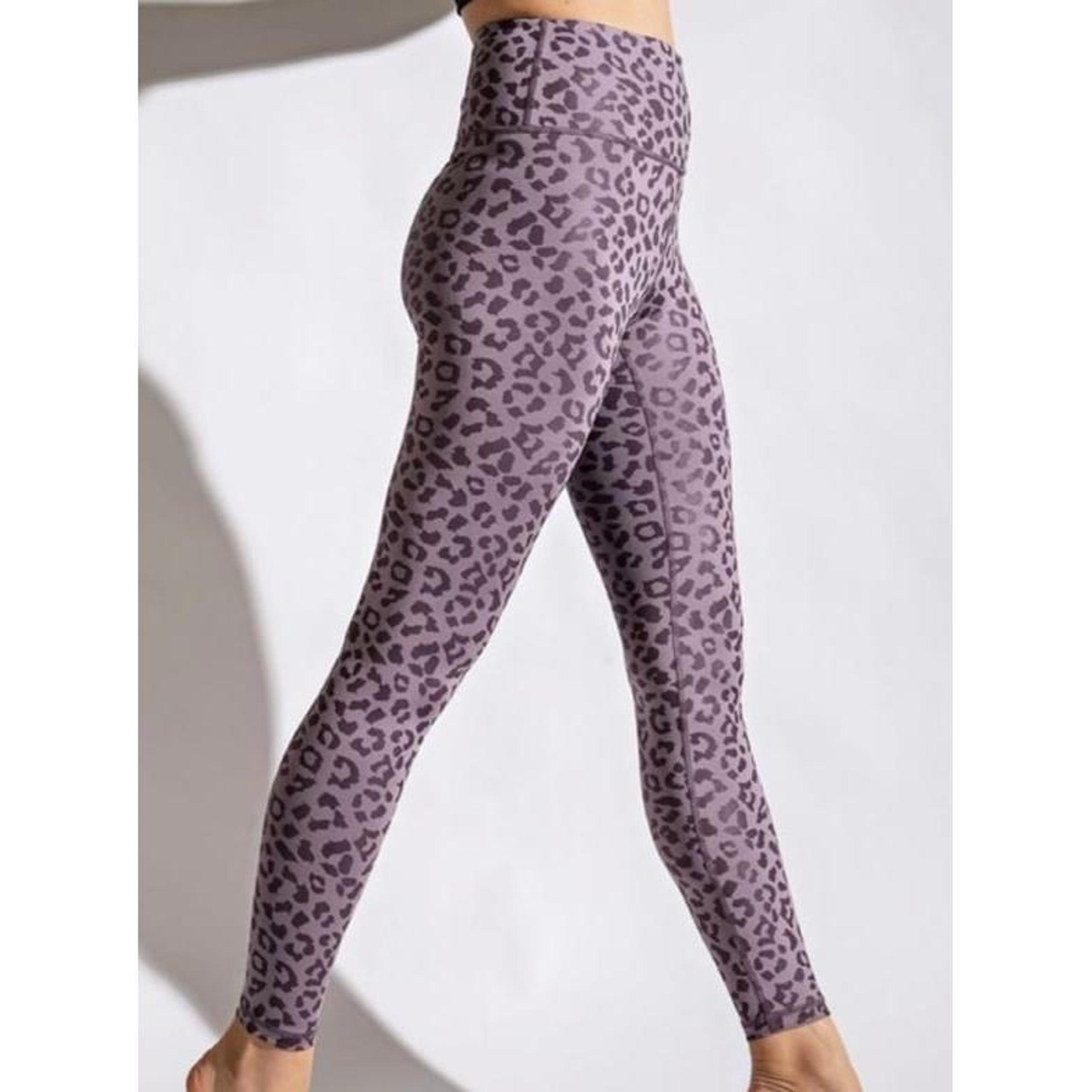 ZYIA Active Women's Supreme High Rise Lilac Leopard Print Leggings Women 8-10