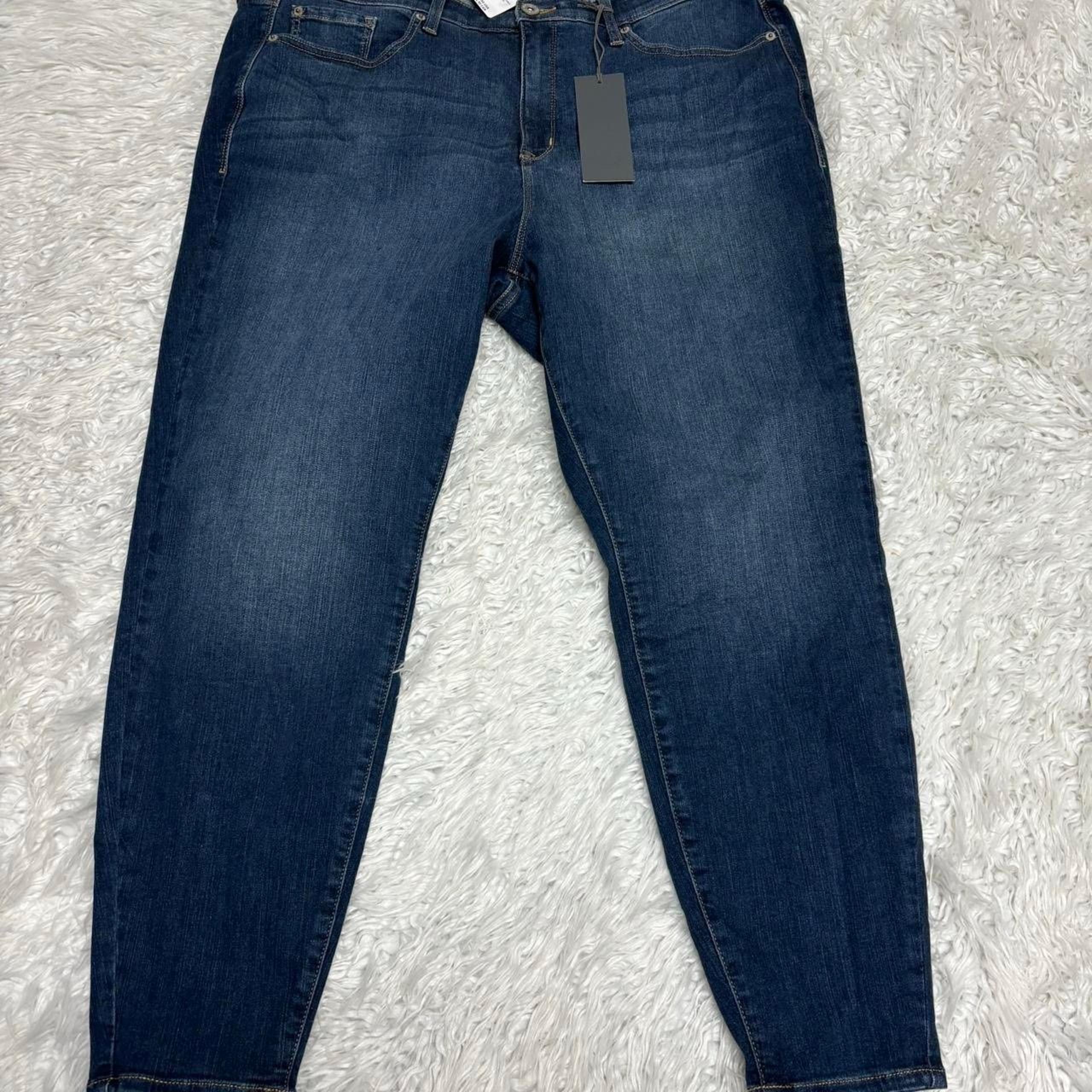 Torrid sky high skinny women’s jeans size 24 New with tags orig price $75.50