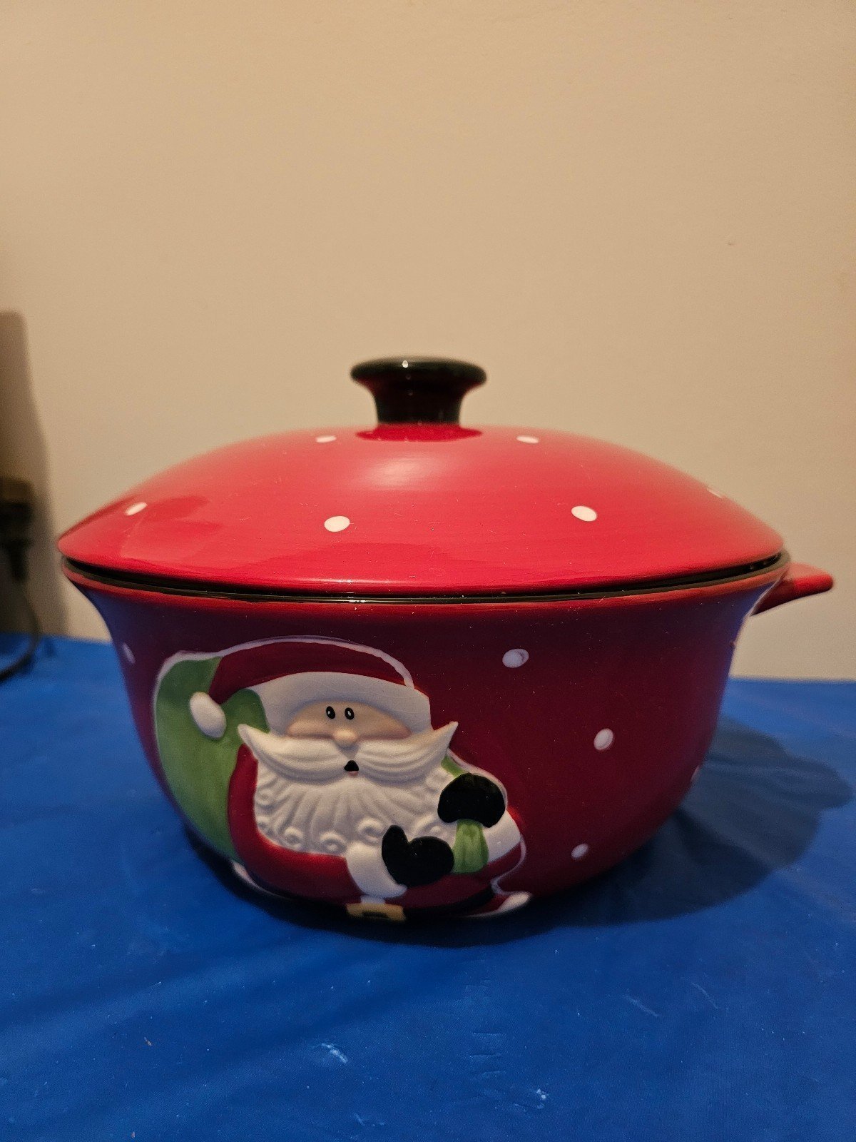 *NIW* Santa Casserole Dish