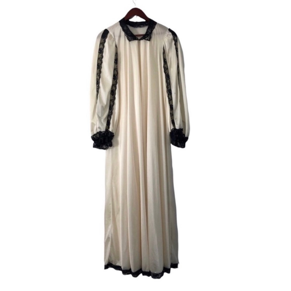 Vintage Hydons White Black Lace Robe