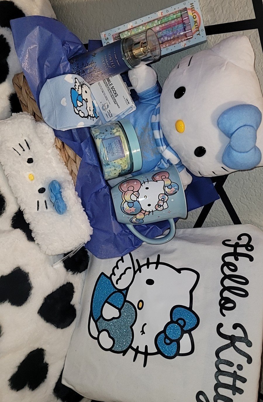 Hello Kitty Winter Wonderland Stepper Holiday Gift Basket