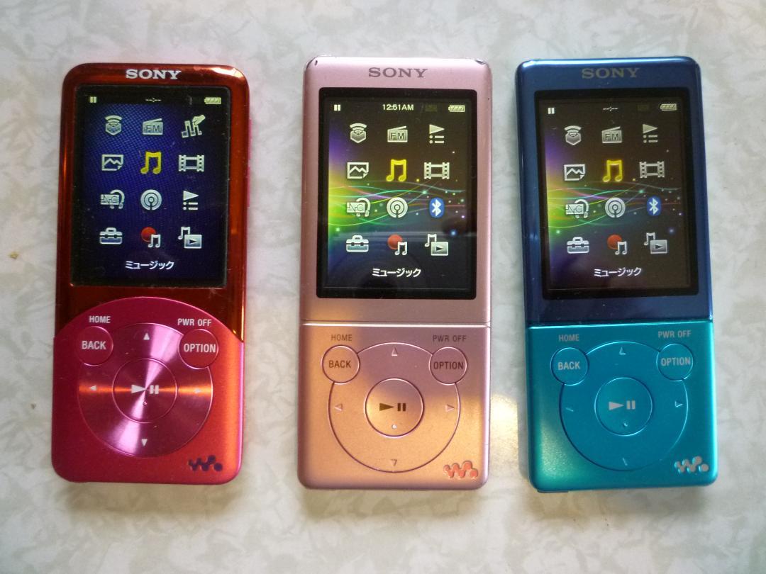 SONY Walkman, 3 sets, including shipping for 9000 yen.