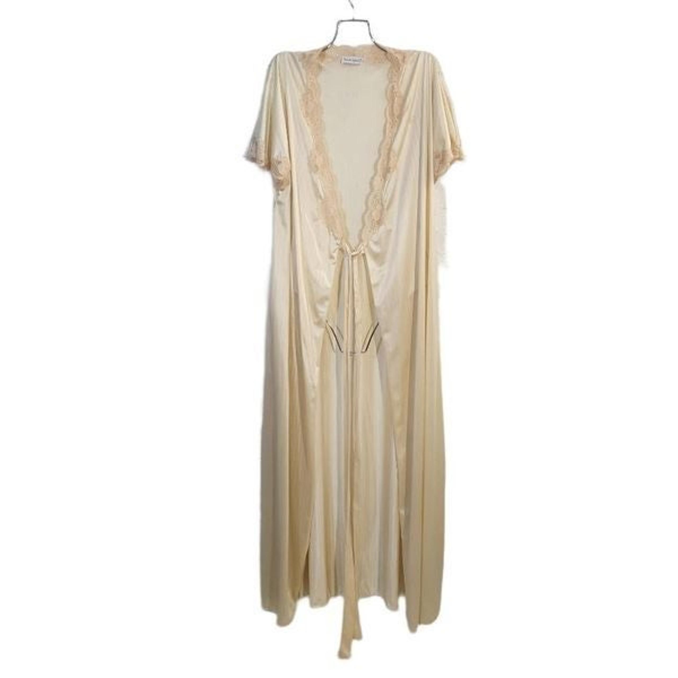 DvF vintage cream nylon sleepwear robe medium  petite