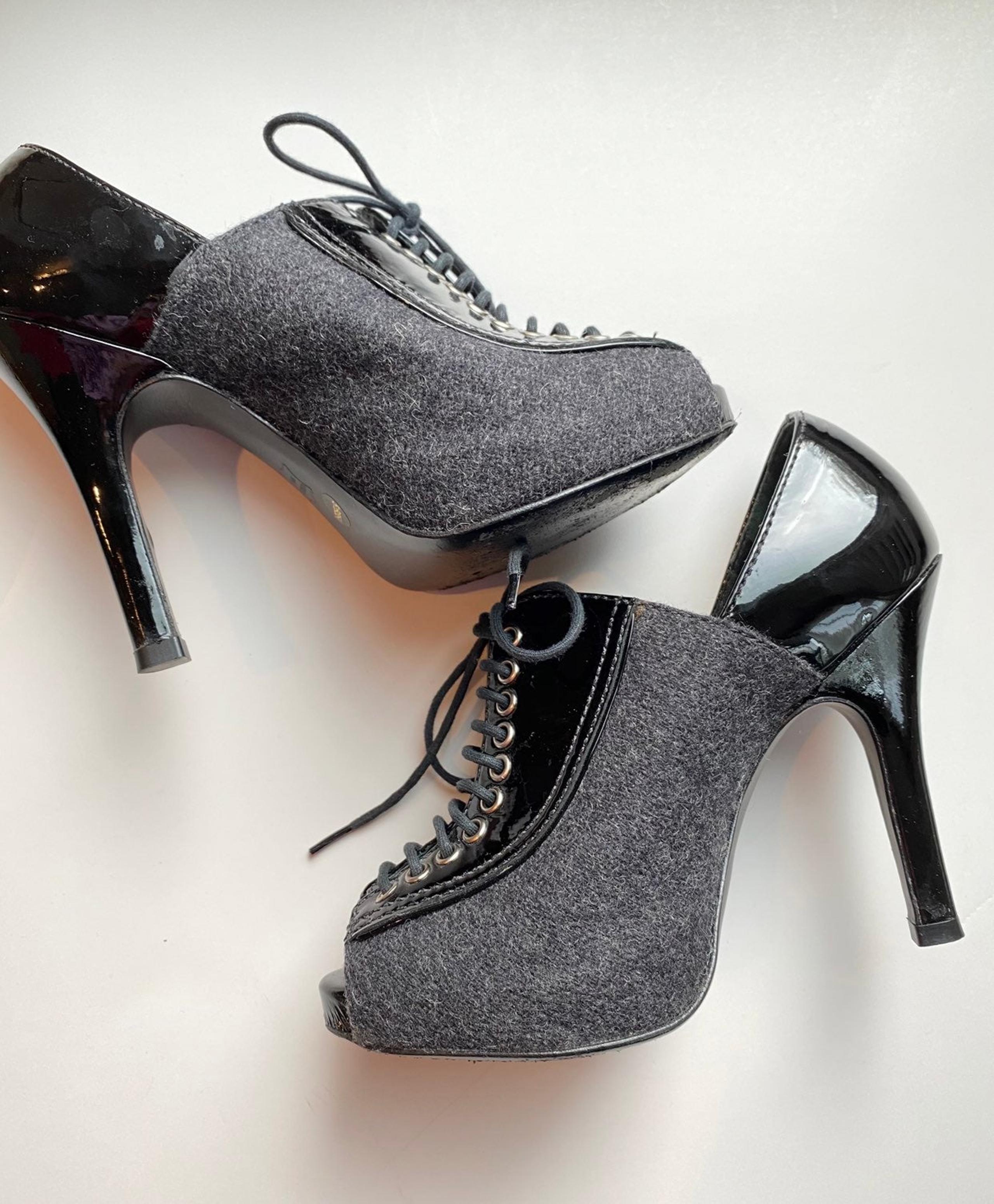 BCBGMAXAZRIA Lace Up Platform Shoes 5.5