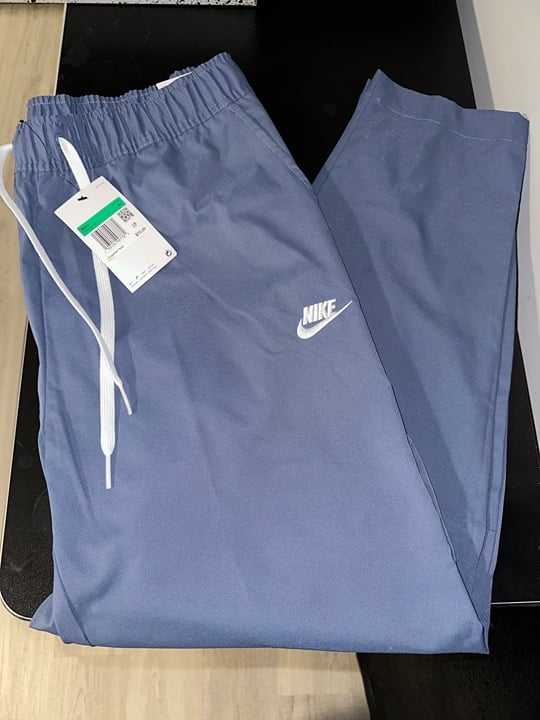Nike Club Men's Woven Tapered Leg Pants