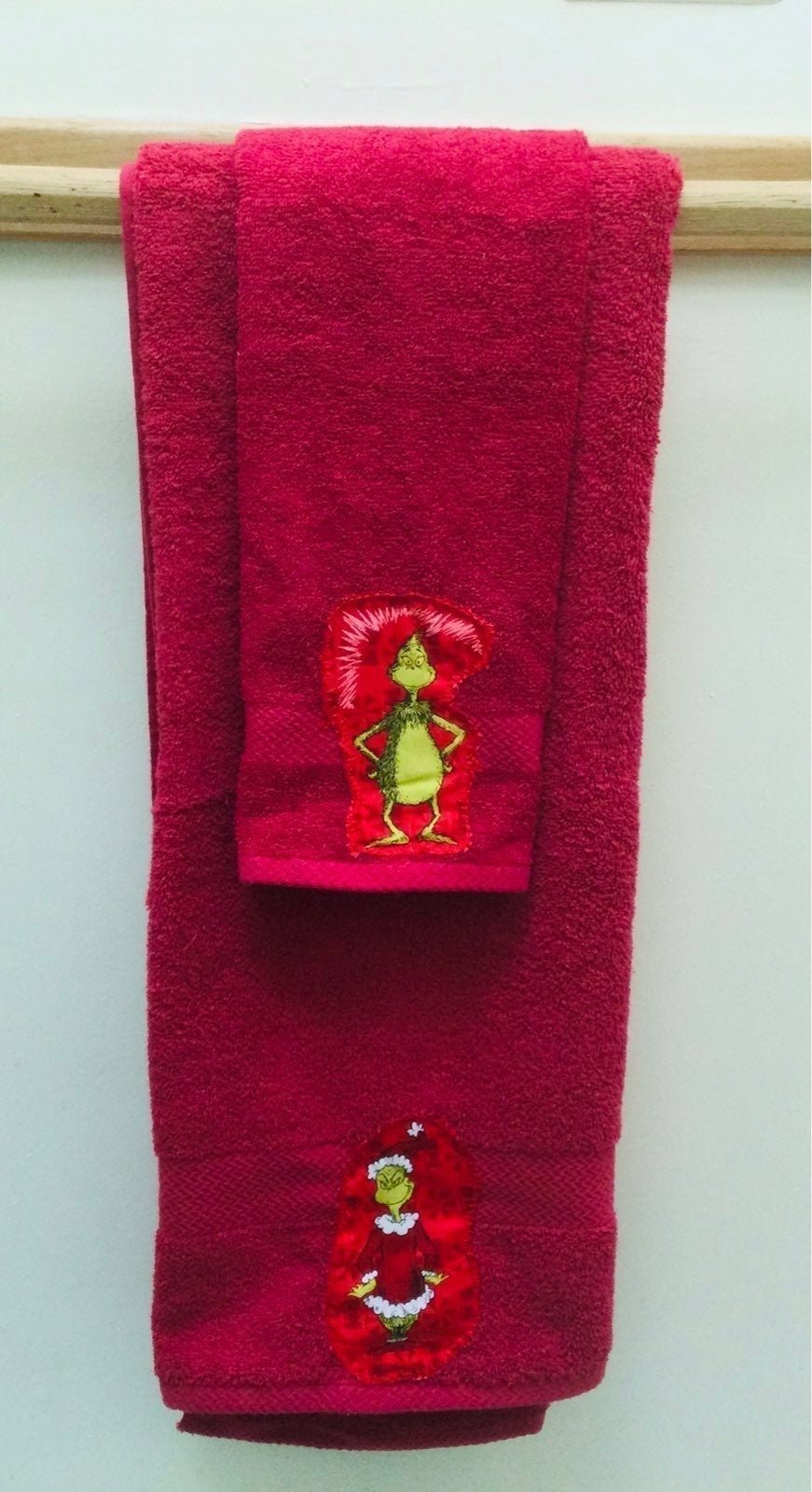 Grinch towels/Grinch Bathroom towel set. New