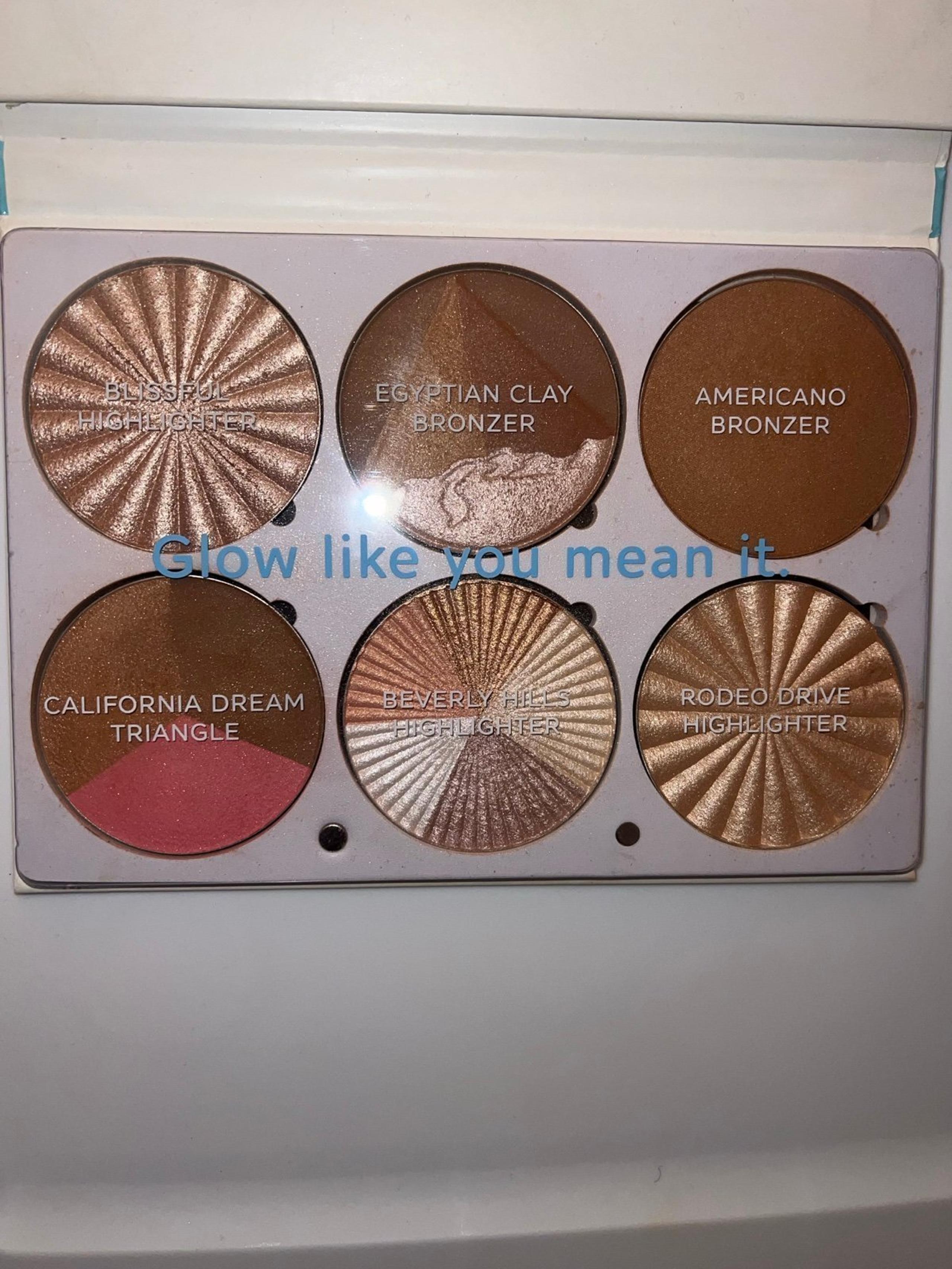 OFRA ON THE GLOW HIGHLIGHT PALETTE ((RARE NO LONGER MADE )